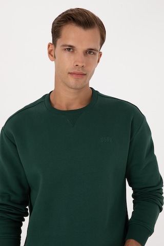 U.S. Polo Assn. Erkek Comfort Fit Bisiklet Yaka Şardonlu Koyu Yeşil Basic Sweatshirt 50313757-VR079