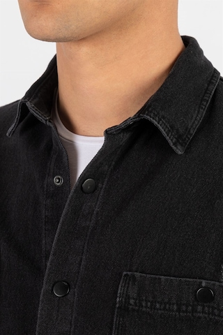 Tudors Relax Fıt Rahat Kalıp Uzun Kol Metal Düğme Çift Cep Eskitmeli Siyah Denim Erkek Gömlek-24646 Siyah