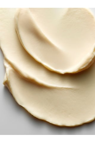 Yaşlanma Karşıtı E Vitamini İçeriği İle Çevresel Faktörlere Karşı Koruma Sağlayan Güneş Kremi 50ml