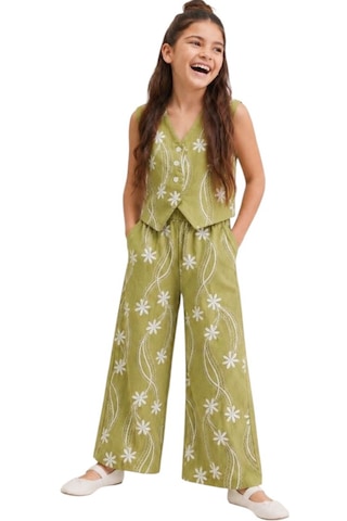 Irem Kız Çocuk Çiçek Desenli Yeleği Düğme Kapamalı Pantolonu Cepli Beli Lastikli Geniş Paça Model Yeşil Renk Pantolon Yelek Takımı
