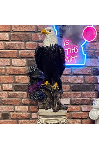 Ayakta Büyük Kartal Heykel