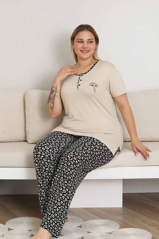 Kadın Desenli Bisiklet Yaka 3 Düğmeli Yırtmaç Detaylı Büyük Beden Viskon Kısa Kol Pijama Takımı Bej