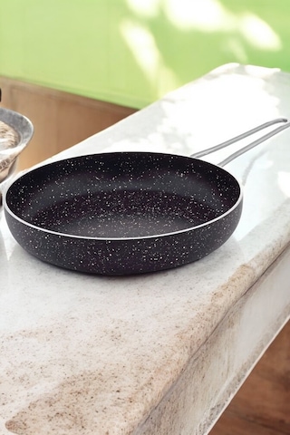 Gökdil Cantef Yanmaz Yapışmaz 22 Cm Metal Kulplu Granit Tava Siyah