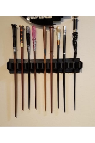 Konesam 10 Büyü Çubuğu İçin Siyah Plastik Gösterim Rakamı - Koleksiyonlarınızı Serinize - Dayanıklı Malzeme İle Montaj Vidalıları Dahil Siyah