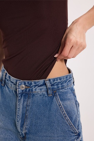 Tudors Kadın Slim Fit Dar Kesim Askılı Kare Yaka Sırtı Açık Sandy Kumaş Çıtçıtlı Kahverengi Body-51249