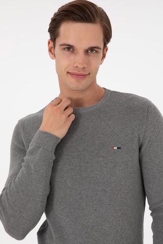 U.S. Polo Assn. Erkek Slim Fit Bisiklet Yaka Gri Melanj Basic Kazak 50298282-VR086