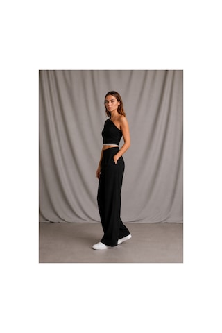 Zykrıon Kadın Beyaz Tek Omuz Asimetrik Crop Bluz Slim Fit Esnek Kumaş Şık Günlük Siyah