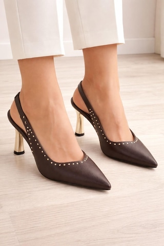 Modaonn Kadın Sivri Burun Zımbalı Slingback İnce Topuk Ayakkabı Kahverengi