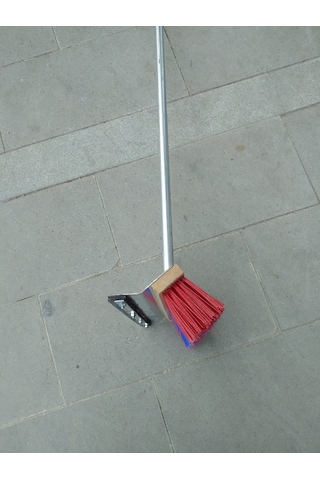 Metal Saplı Sert Pvc Kıllı Gelberili Alan Temizlik Fırçası