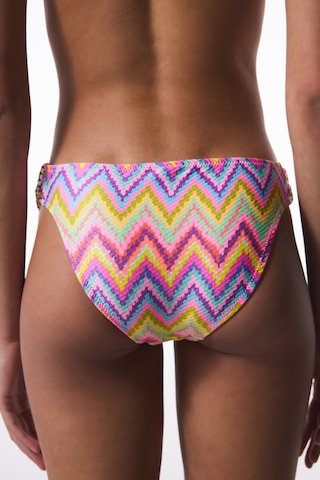 Penti Zigzag Makrome Düşük Bel Bikini Altı