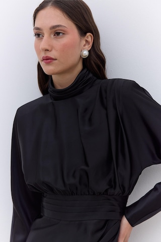 Manuka Saten Omuz Drapeli Abiye Elbise Siyah