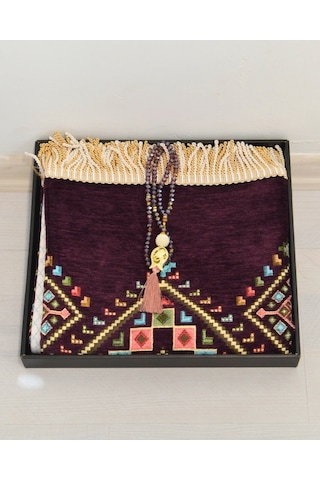Hediyelik Seccade Tesbih Seti Kilim Desenli Kadife Astarlı Seccade, Kristal Tesbih Ve Özel Kutulu Lüks Hediye Seti Mor