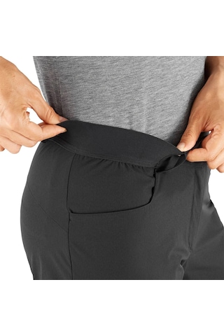 Salomon Wayfarer Shorts W Deep Black// Şort Lc2097400 001