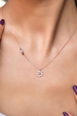 925 Ayar Gümüş Rose Kaplama Incili Dorika Toplu Mineli Papatya Kolye