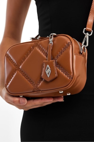 Küçük Boy Nakış Detaylı Crossbody Çapraz Askılı Kadın Omuz Çantası Taba Taba