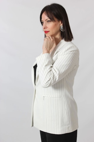 Moda Berray 1906 Beyaz Çizgili Fermuarlı Cep Aksesuarlı Kadın Büyük Beden Blazer Ceket Beyaz
