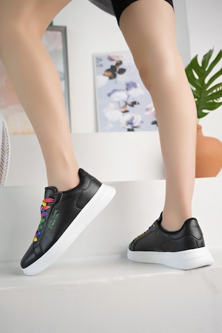 Benetton 10061 Siyah Renkli Bağcıklı Kadın Sneakers Siyah&beyaz