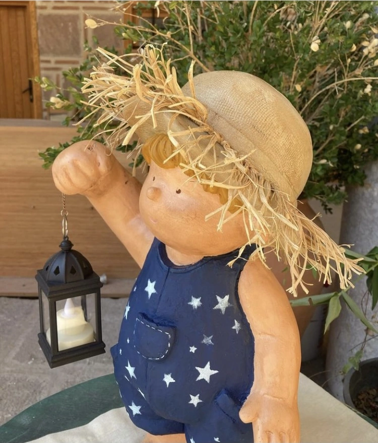 Tombik Fenerli Erkek Cocuk Bahçe