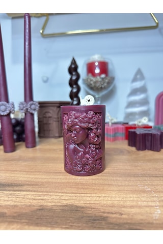 Kadın Figürlü Dekoratif Kabartma Mum - Boy :8cm - Çap: 5cm - Salon Ve Hediye Dekoru Bordo