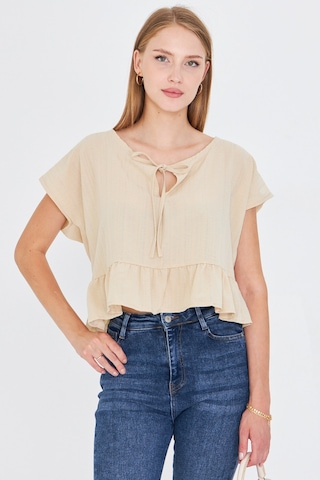 Armonika Kadın Krem Yarasa Kol Yakası Bağlamalı Eteği Fırfırlı Oversize Crop Bluz Arm-24y001088
