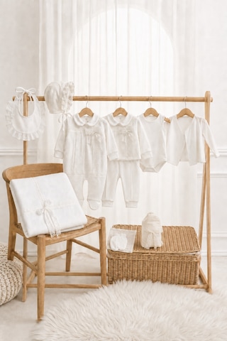Babyhola Dantel Detaylı %100 Pamuk Yenidoğan Kız Bebek Kutulu Hastane Çıkışı Set Hediyelik 13791 Ekru