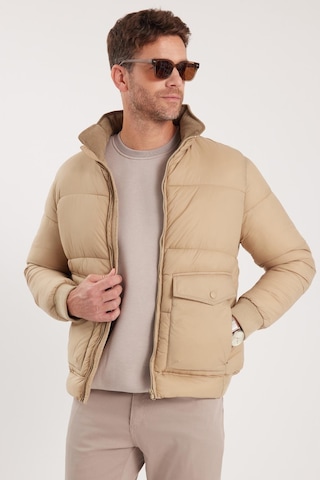 Tudors Erkek Regular Fit Klasik Kesim Çift Cepli Lastikli Sıcak Tutan Dik Yaka Kum Rengi Mont-41595 Kum