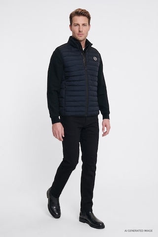 Wrangler Regular Fit Dik Yaka Cepli Erkek Şişme Yelek W2620057001 Siyah