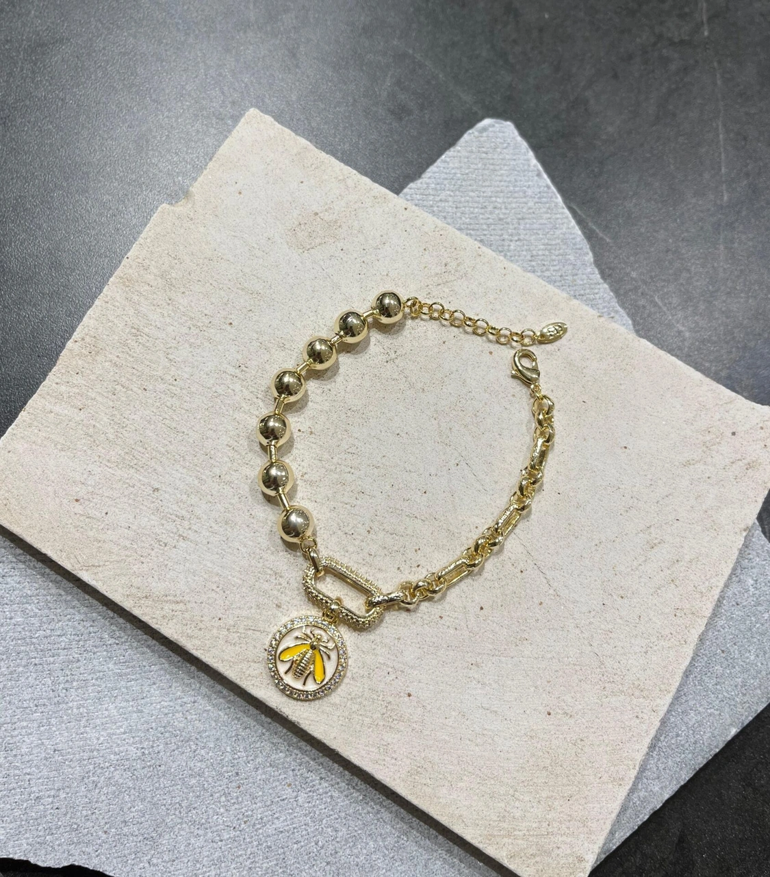 Arı Charmlı Bileklik Çok Renkli