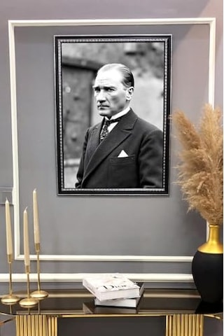 Atatürk Portresi Dijital Baskılı Kadife Kumaş Çerçeveli Tablo Tbl0041 Çok Renkli
