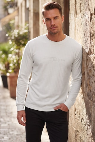 Deepsea Erkek Slim Fit Likralı Çizgi Dokulu Beyaz Sweatshirt Bisiklet Yaka Nakışlı Spor Şık Sweat 2708518