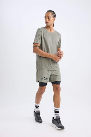DeFactoFit Slim Fit Dar Kesim Fermuarlı Telefon Cepli Sporcu Taytlı Şort Z2147AZ25SPKH457