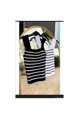 Pazarız Siyah Beyaz Çizgili Kare Yaka Atlet Triko Bluz Crop S / M / L Beden Uyumlu Siyah Beyaz Çizgili