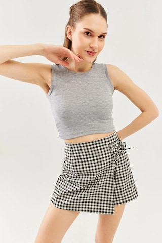 Butikgiz Kadın Sıfır Kol Bisiklet Yaka Vücuda Oturan %100 Pamuklu Kaşkorse Esnek Crop Bluz Gri