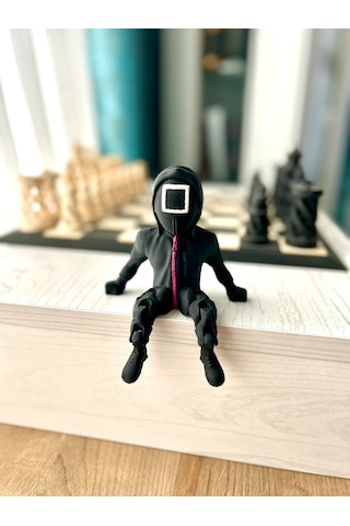 Squid Game Subay Figürü - 10cm