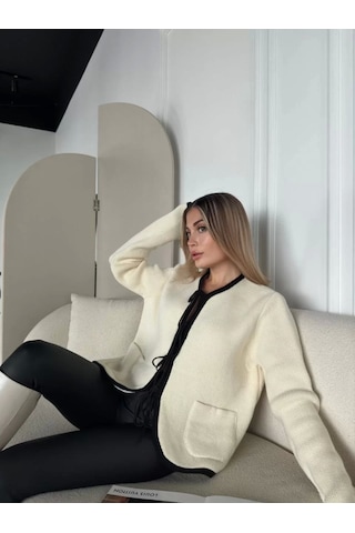 Saklımoda Kirli Beyaz Triko Siyah Detaylı Bağlamalı Önden Cepli Hırka Beyaz