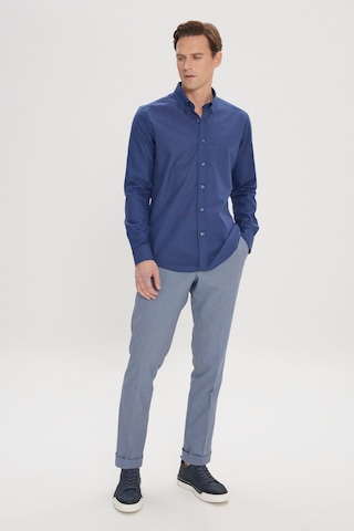 AC&Co / Altınyıldız Classics Erkek LACI Tailored Slim Fit Dar Kesim Düğmeli Yaka %100 Pamuk Gömlek Lacivert