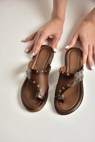 Fox Shoes Y390450403 Kahverengi Hakiki Deri Zımba Detaylı Kadın Terlik Kahverengi