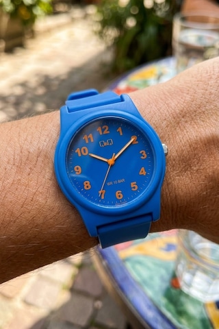 Q&q Qcg2225 Saks Mavi Rakamlı Silikon Kordonlu 38 Mm Su Geçirmez Unisex Kol Saati