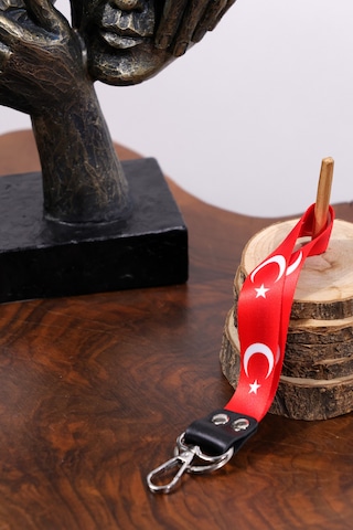 Türk Bayrağı Temalı Çift Rivetli Kanca Ve Halkalı Anahtarlık Türk Bayrağı Temalı Çift Rivetli Kanca Ve Halkalı Anahtarlık