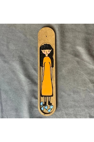 Uretti - Pınar 2572 - El Yapımı Turuncu Elbiseli Şirin Kız Ahşap Tütsü Kayığı - 5 X 25 Cm 1 Adet