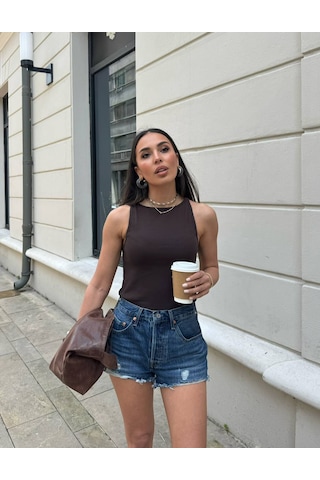 Lea Kayık Yaka Askılı %95 Pamuk Basıc Premıum Tuşe Bluz Acı Kahverengi
