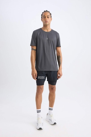 DeFactoFit Slim Fit Dar Kesim Fermuarlı Telefon Cepli Sporcu Taytlı Şort Z2147AZ25SPBK81