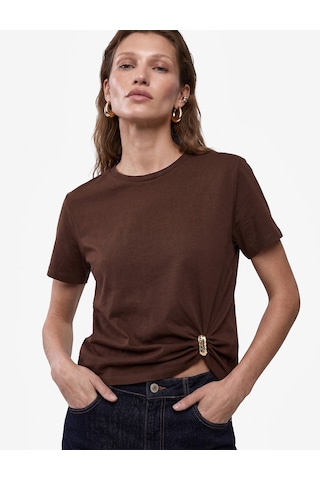 Koton Regular Fit Pamuklu Aksesuar Detaylı Kısa Kollu Bisiklet Yaka Tişört Kahverengi 6sak50418ek Kahve