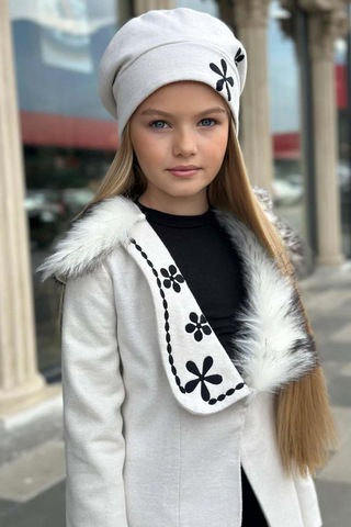 Riccotarz Kız Çocuk Yakası Kürk Ve Yonca Detaylı Etekli Ekru Kaşe Ekru