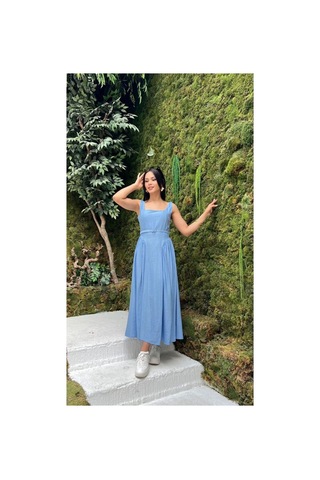 Moda Banuş Çilek Kumaş Kemer Detaylı Midi Boy Mavi Elbise