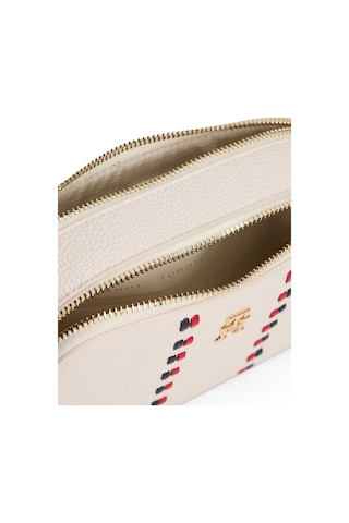 Tommy Hilfiger Kadın Çakıl Tanesi Süslemeli Fermuarlı Çapraz Askılı Bej Omuz Çantası Aw0aw18153-aeo-12897 Beyaz