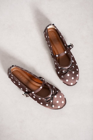 Dabab Shoes Penelop Kadın Acı Kahve Saten Puantiyeli Fiyonk Detaylı Ayarlanabilir Tokalı Ortopedik Taban Mary Jane Babet Ayakkabı Kahverengi