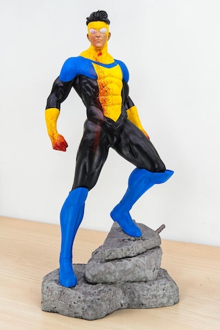 Invincible - Dev Figür 46 Cm - Mark Grayson Figür - Limited Edition