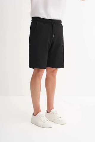 Cazador Slim Fit Dar Paça Likralı Örme Bermuda Şort 60820 Siyah