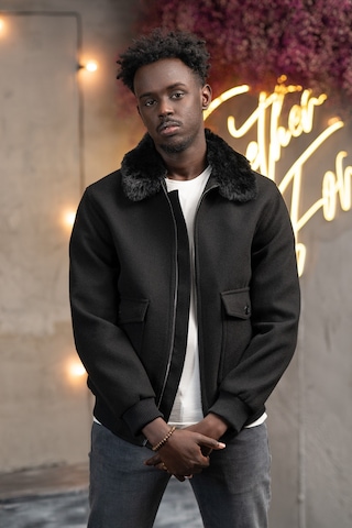 Slimfit Kürklü Sabit Yaka Beli Lastikli Astarlı Kaşe Mont Siyah